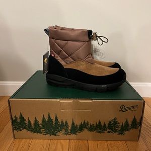 Brand new Women’s Danner cloud cap boots size 9
